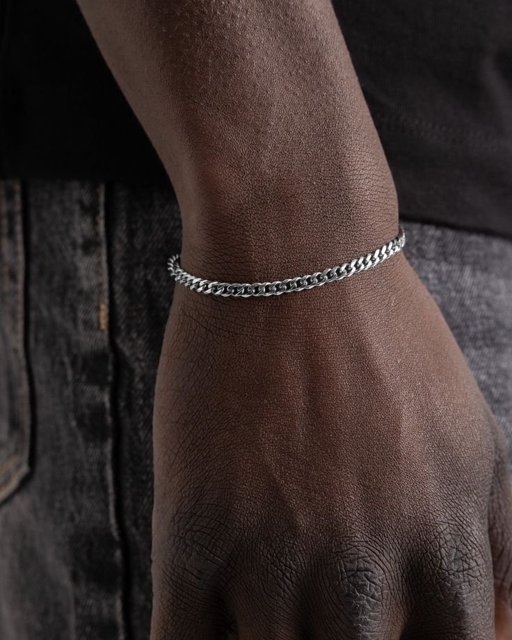 Las 3 pulseras para hombres más elegantes: Donde comprarlas, estilo de pulsera, material
